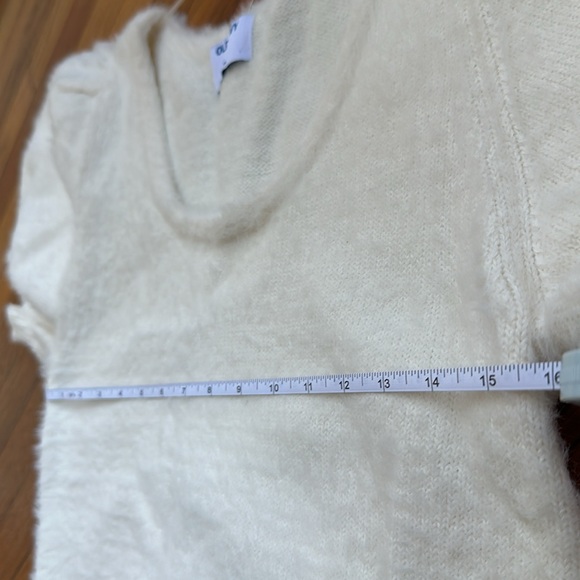 NWT Old Navy size M fuzzy puff-sleeve sweater - Picture 7 of 8